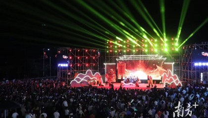 东江快评丨当文艺遇见乡村，一场“村晚”背后的振兴新图景