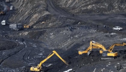 一口气签85亿稀土大单！特朗普笑了，“冤大头”终于出现：一年后，美国稀土会多到用不完