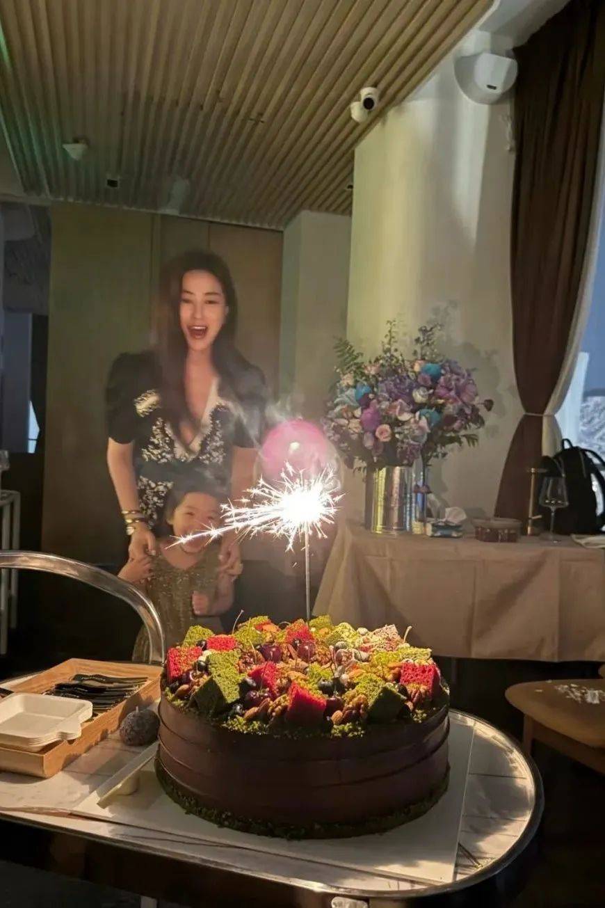 穿裙子的朱珠刘亦菲，《玫瑰的故事》最强售后