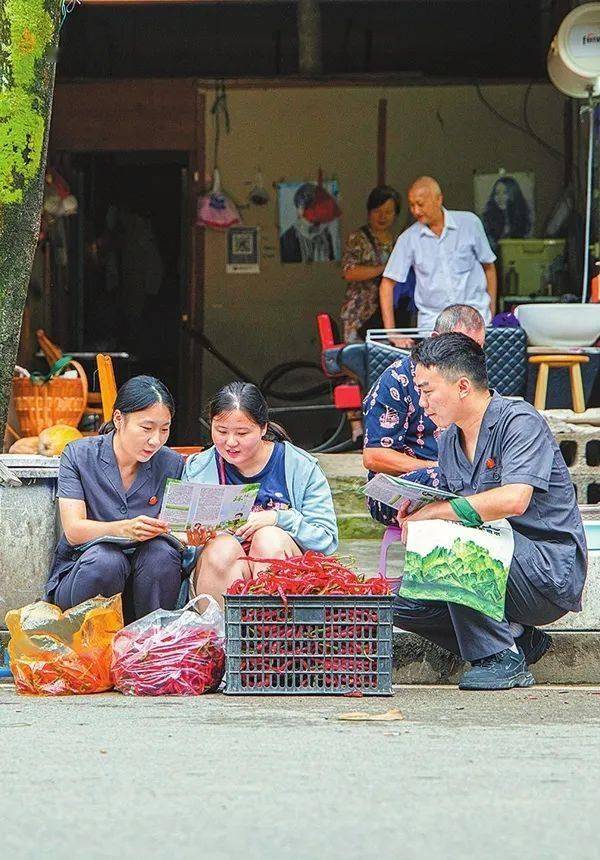 湖南张家界中院、永定区法院：开展生态法治宣传活动