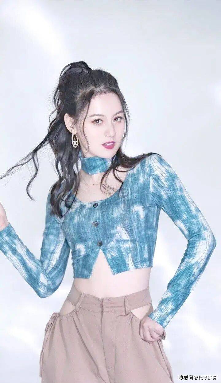 网红圈的残酷真相,在42岁唐艺身上展现得淋漓尽致,她经历了什么?