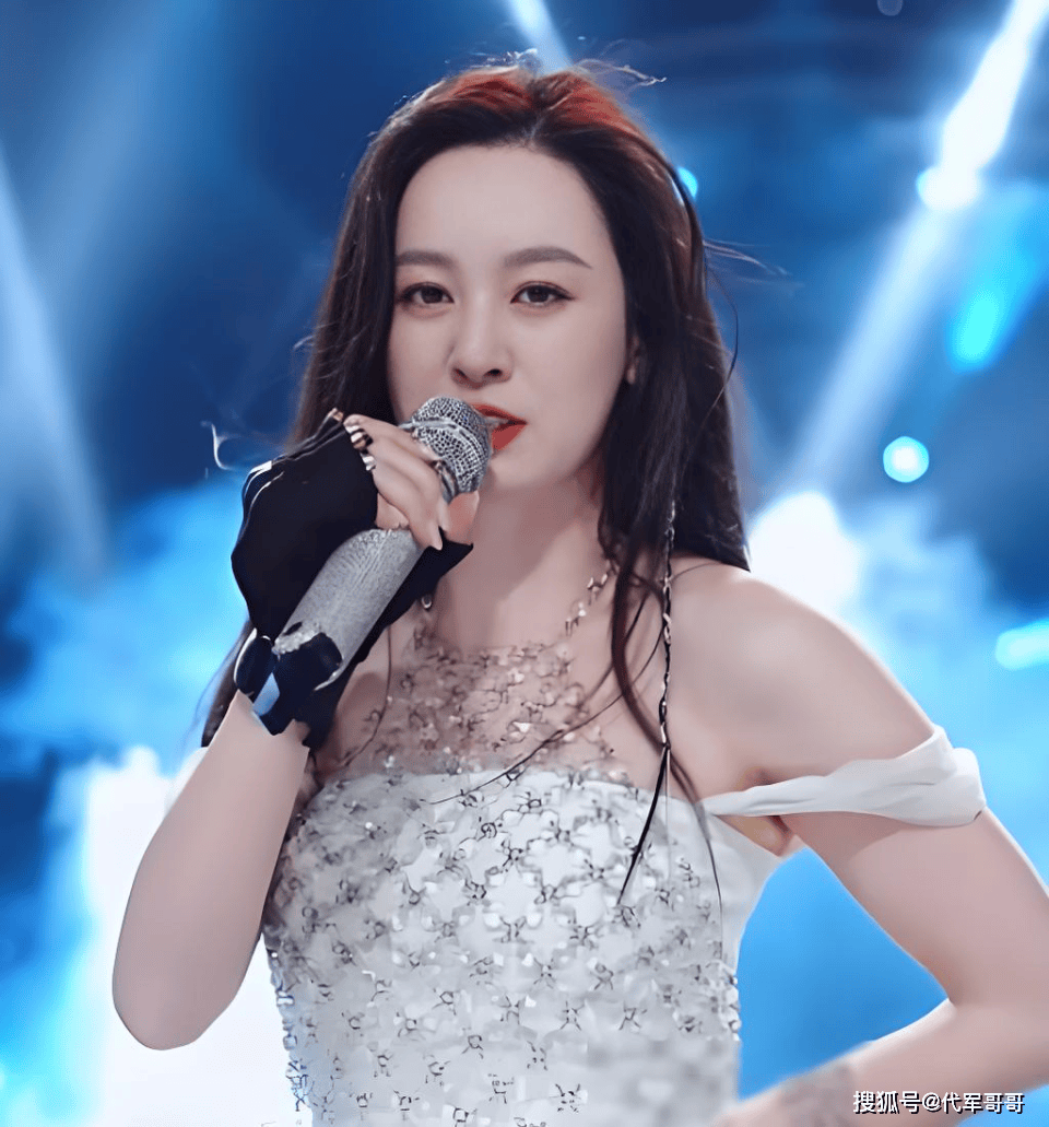 网红圈的残酷真相,在42岁唐艺身上展现得淋漓尽致,她经历了什么?