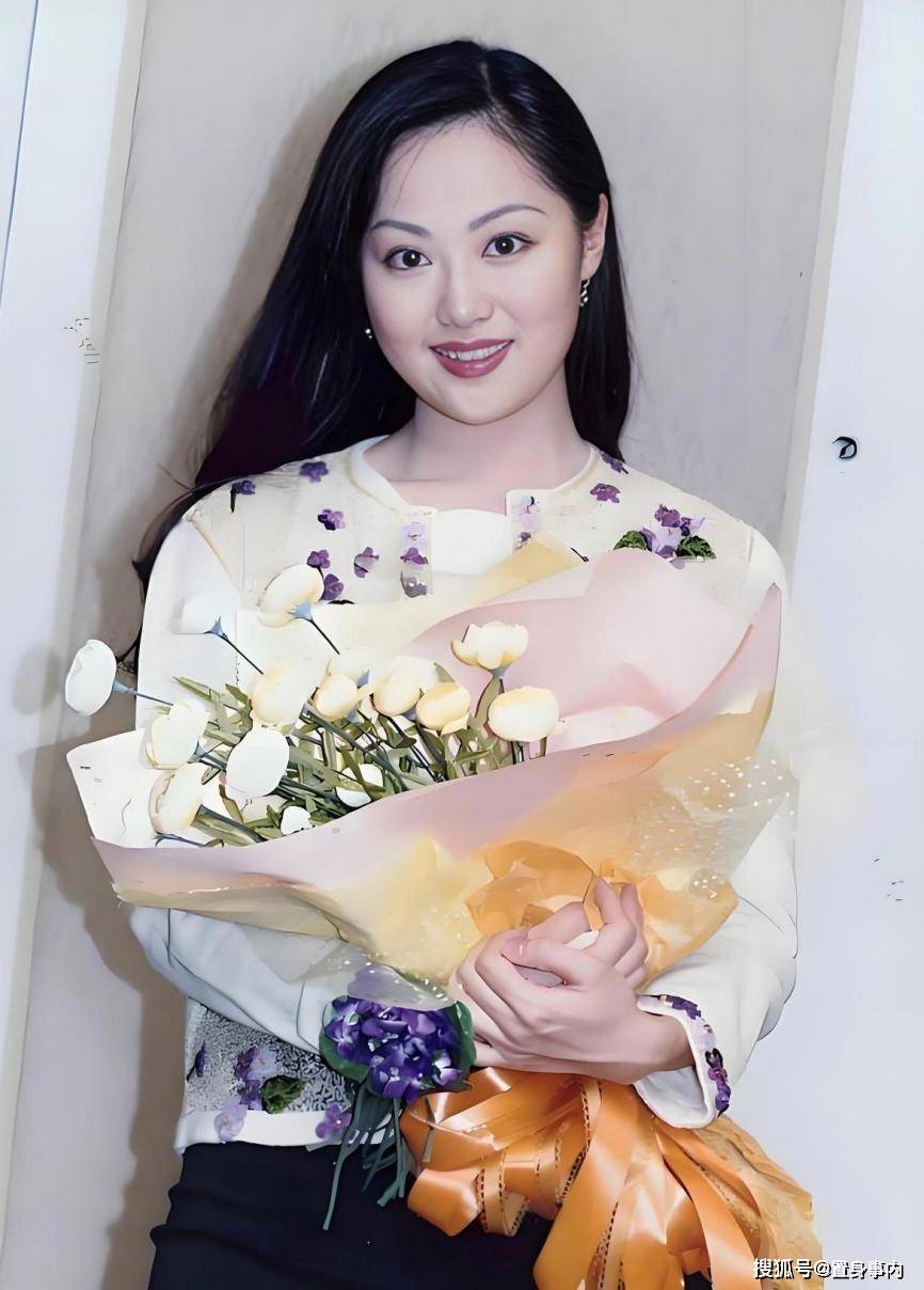 前妻掏空资产,欠债2.5亿,香港娱乐圈巨头的痛苦婚姻经历