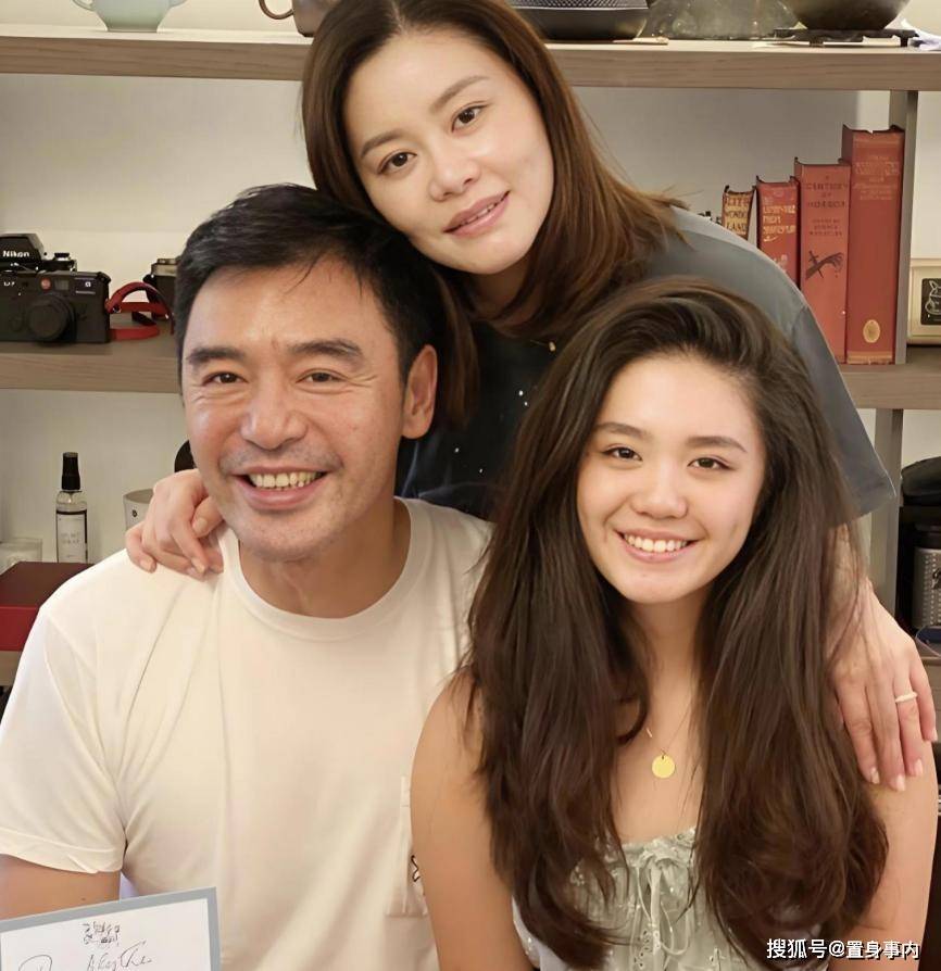 前妻掏空资产,欠债2.5亿,香港娱乐圈巨头的痛苦婚姻经历